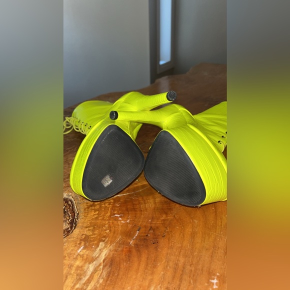 Hella heelz neon yellow pole shoes - Picture 5 of 6